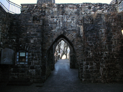 Schlossruine Eingang